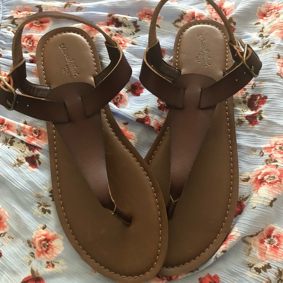 Universal Thread Shoes - 🎁2/$20 NWOT Universal Thread Sandals